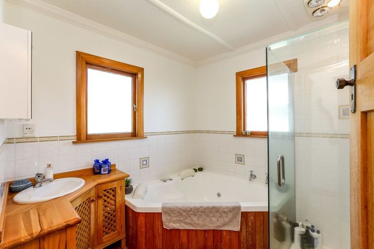 Photo of property in 76 Belt Road, New Plymouth, 4310