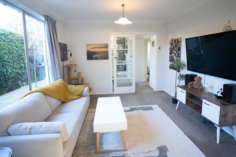 Photo of property in 35 Montclare Avenue, Avonhead, Christchurch, 8042