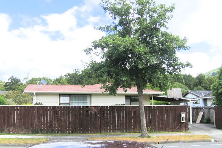 Photo of property in 2/6 Gemstone Drive, Birchville, Upper Hutt, 5018