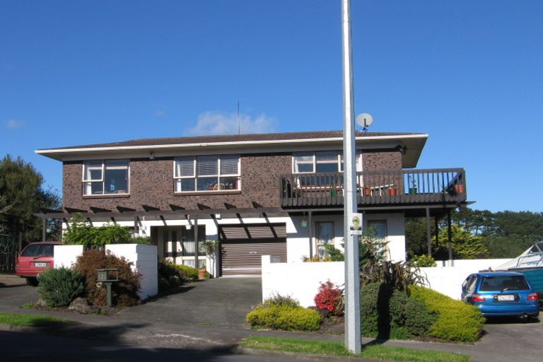 Photo of property in 121 Redoubt Road, Goodwood Heights, Auckland, 2105