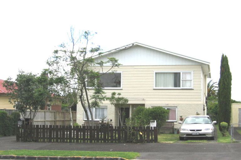 Photo of property in 4 Hawea Road, Point Chevalier, Auckland, 1022