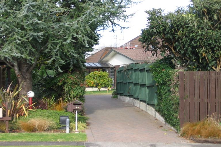 Photo of property in 24 Burn-murdoch Street, St Andrews, Hamilton, 3200