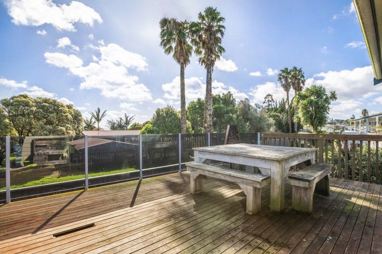 Photo of property in 2 Litchfield Place, Clarks Beach, 2122