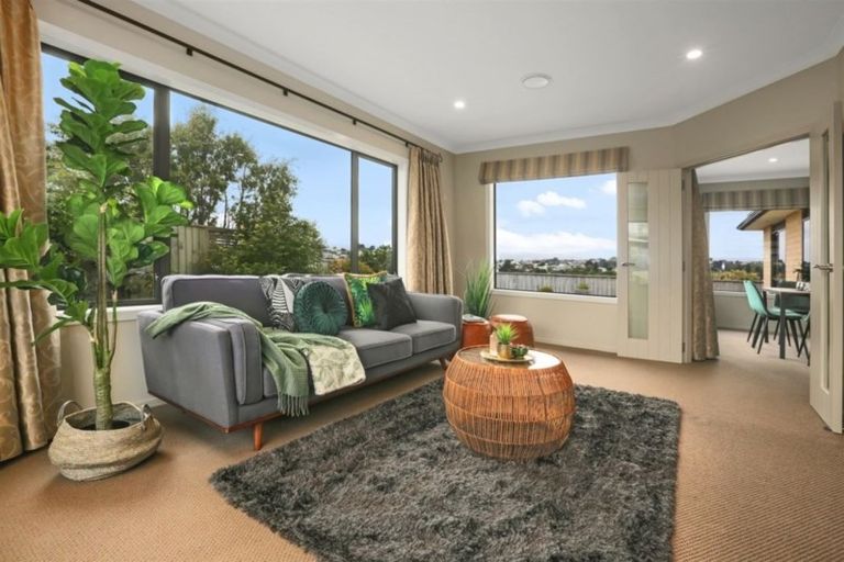 Photo of property in 8 Aoraki Rise, Aotea, Porirua, 5024