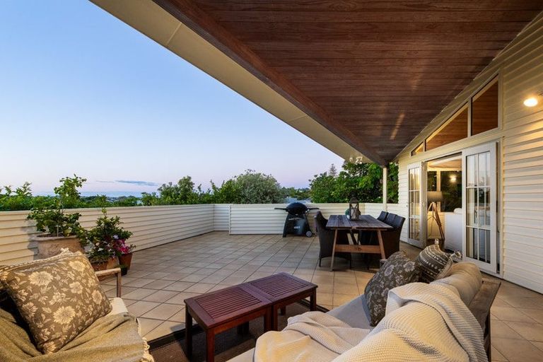 Photo of property in 2/93 Kowhai Road, Mairangi Bay, Auckland, 0630