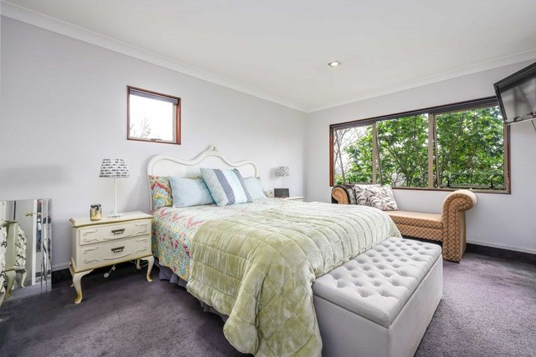 Photo of property in 15 Margaret Henry Crescent, Oteha, Auckland, 0632
