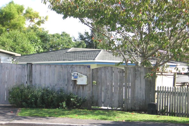 Photo of property in 13 Styca Place, Sunnyvale, Auckland, 0612