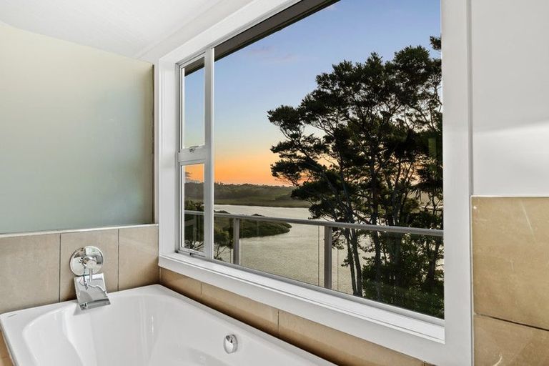 Photo of property in 24 Poplar Road, Stanmore Bay, Whangaparaoa, 0932