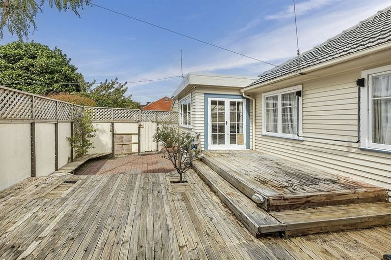 Photo of property in 112 Main Road, Tawa, Wellington, 5028