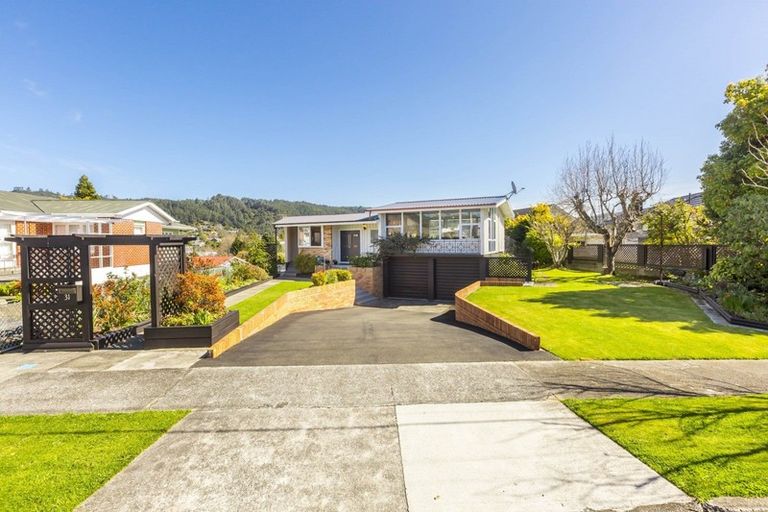 Photo of property in 31 Dowling Grove, Silverstream, Upper Hutt, 5019