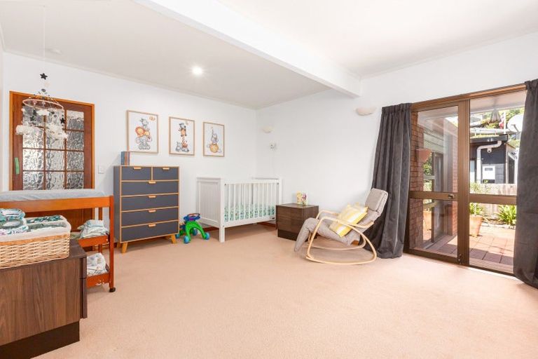 Photo of property in 2/16 Cheviot Road, Lowry Bay, Lower Hutt, 5013