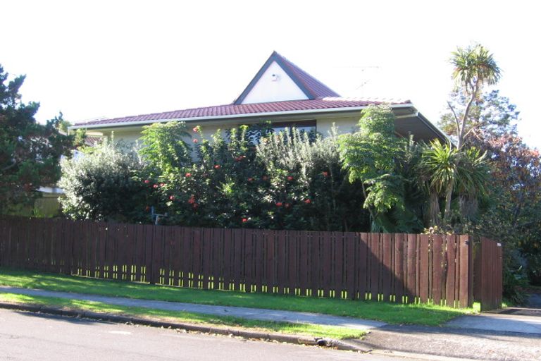 Photo of property in 4 Coromandel Crescent, Mairangi Bay, Auckland, 0630