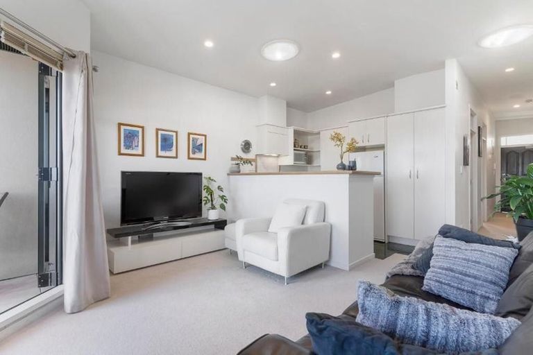 Photo of property in 2a/4 Fleet Street, Devonport, Auckland, 0624