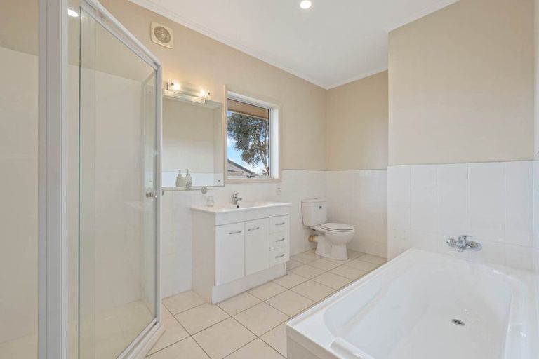 Photo of property in 5 The Anchorage, Sunnyhills, Auckland, 2010