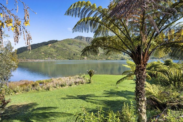 Photo of property in 1735 Queen Charlotte Drive, Linkwater, Picton, 7281