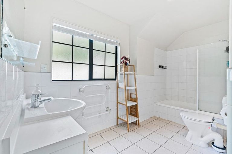 Photo of property in 11/19 Langana Avenue, Browns Bay, Auckland, 0630