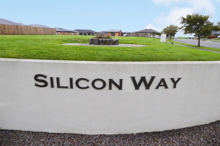 Photo of property in 42 Silicon Way, Fitzherbert, Palmerston North, 4410