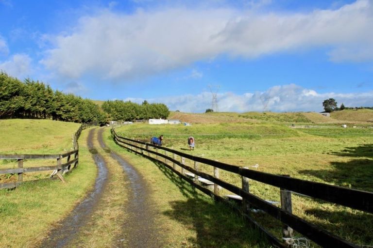 Photo of property in 175 Derham Road, Te Horo, Otaki, 5581