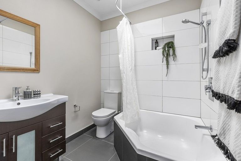 Photo of property in 129 Melbourne Road, Island Bay, Wellington, 6023