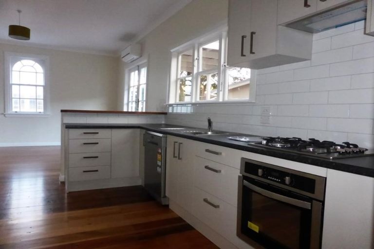 Photo of property in 9 Medway Street, Island Bay, Wellington, 6023