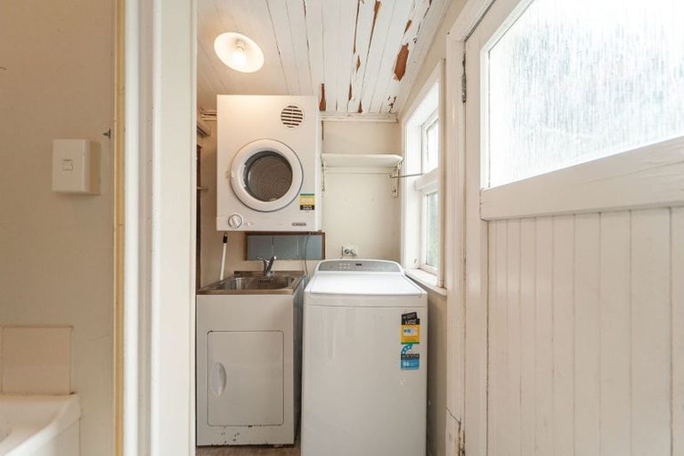 Photo of property in 80 Kelburn Parade, Kelburn, Wellington, 6012