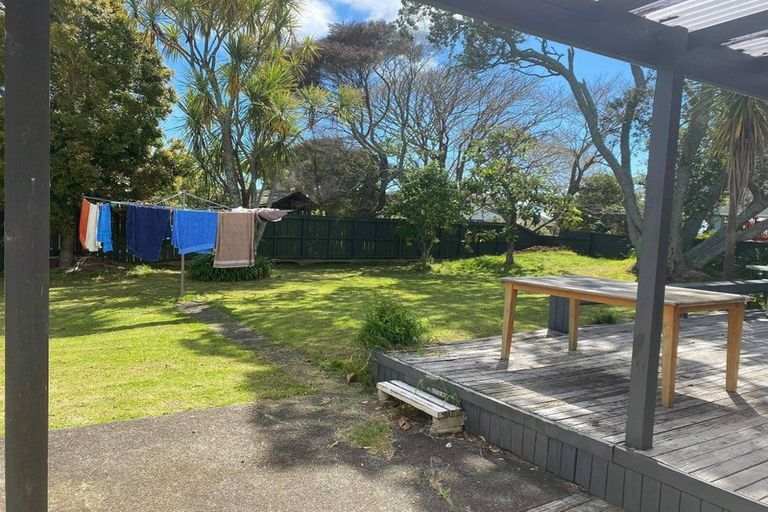 Photo of property in 1/166 Chivalry Road, Glenfield, Auckland, 0629