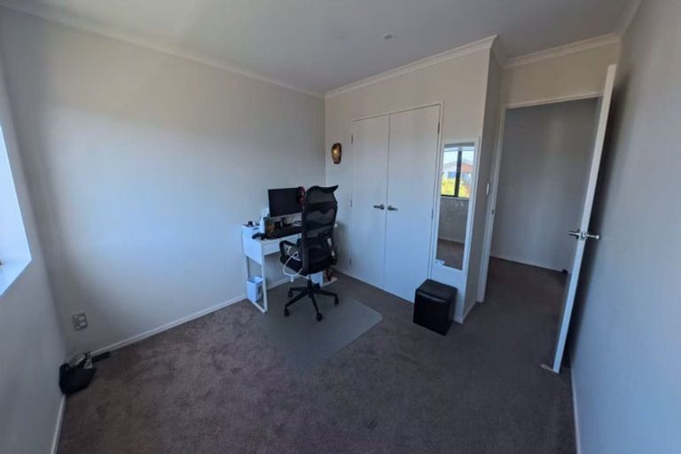 Photo of property in 11 Pihoihoi Place, Hobsonville, Auckland, 0616