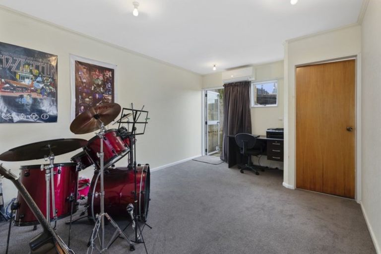 Photo of property in 26 Castle Crescent, Stokes Valley, Lower Hutt, 5019