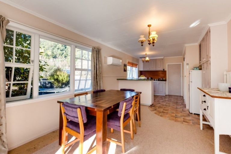 Photo of property in 42a Devon Street, Picton, 7220