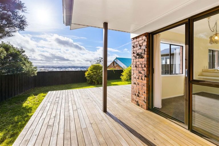 Photo of property in 2/16 Denver Avenue, Sunnyvale, Auckland, 0612