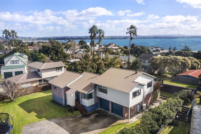 Photo of property in 2 Litchfield Place, Clarks Beach, 2122
