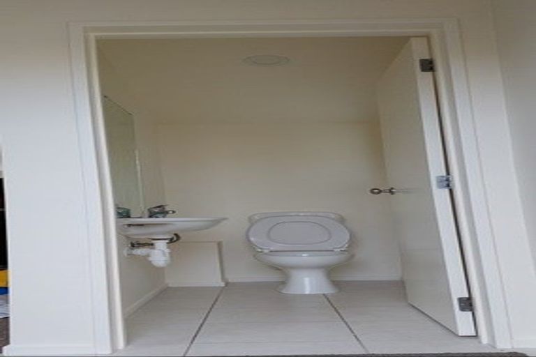 Photo of property in 10 Rosandich Drive, Sunnyvale, Auckland, 0612