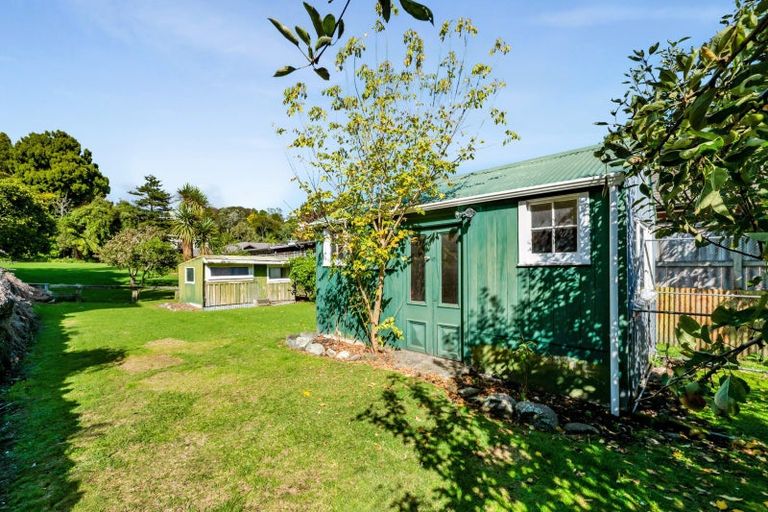 Photo of property in 6 Ridge Lane, New Plymouth, 4310