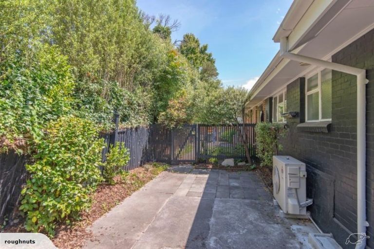 Photo of property in 2/19 Hewitts Road, Merivale, Christchurch, 8014