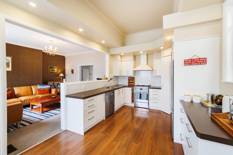 Photo of property in 9 Rosalie Terrace, Kelvin Grove, Palmerston North, 4414