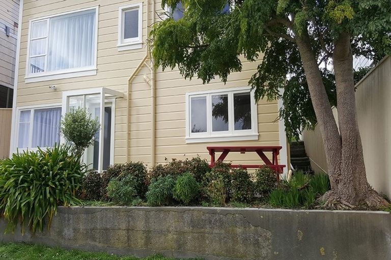 Photo of property in 28 Overtoun Terrace, Hataitai, Wellington, 6021