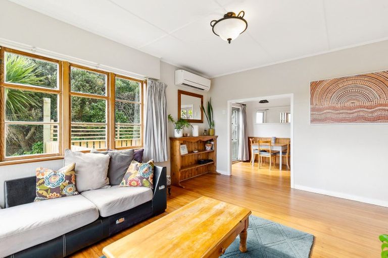 Photo of property in 22 Tannadyce Street, Strathmore Park, Wellington, 6022