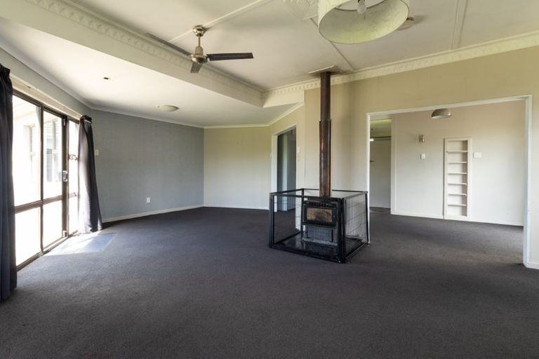 Photo of property in 42 Albert Street, Winton, 9720