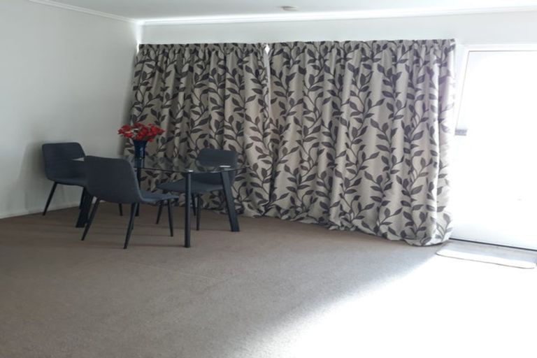 Photo of property in 4/9 Curletts Road, Sockburn, Christchurch, 8042