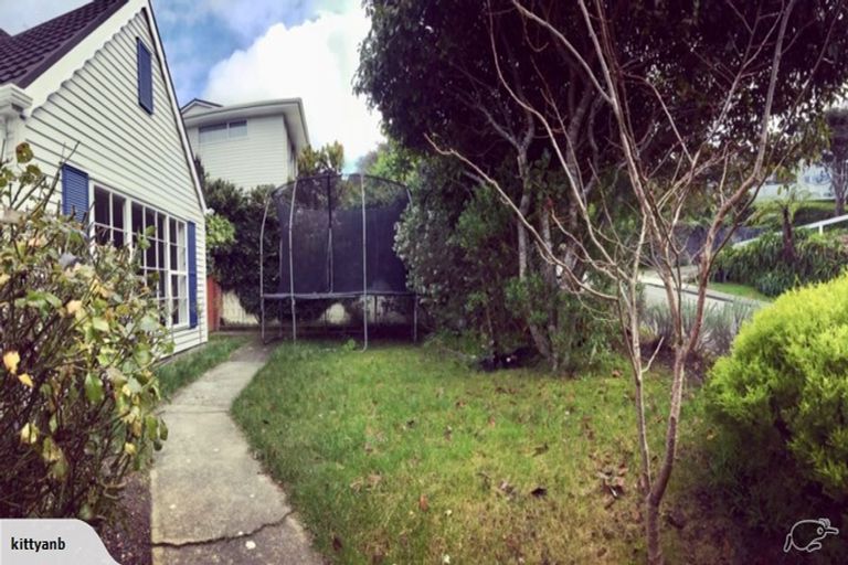 Photo of property in 17 Amapur Drive, Khandallah, Wellington, 6035