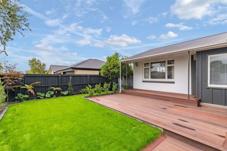 Photo of property in 43 Dunedin Street, Redwood, Christchurch, 8051
