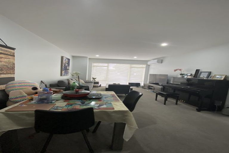 Photo of property in 1/15 Clearwater Cove, West Harbour, Auckland, 0618
