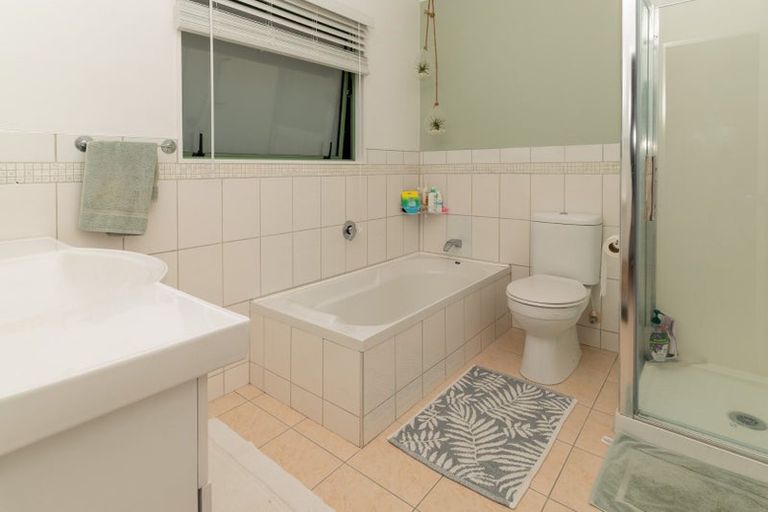 Photo of property in 12 Shannon Place, Torbay, Auckland, 0630