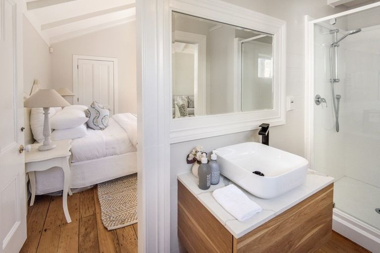 Photo of property in 21 Cheltenham Road, Devonport, Auckland, 0624