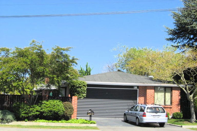 Photo of property in 2/12 Gleneagles Terrace, Ilam, Christchurch, 8053