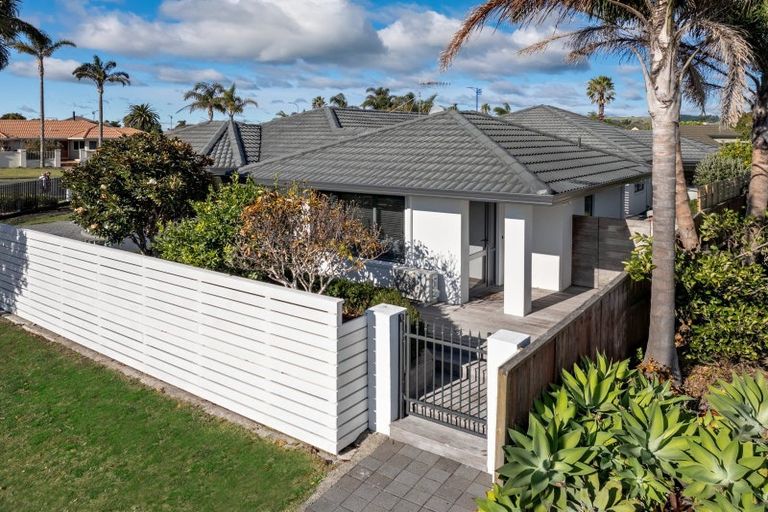 Photo of property in 16 Palm Beach Boulevard, Papamoa Beach, Papamoa, 3118