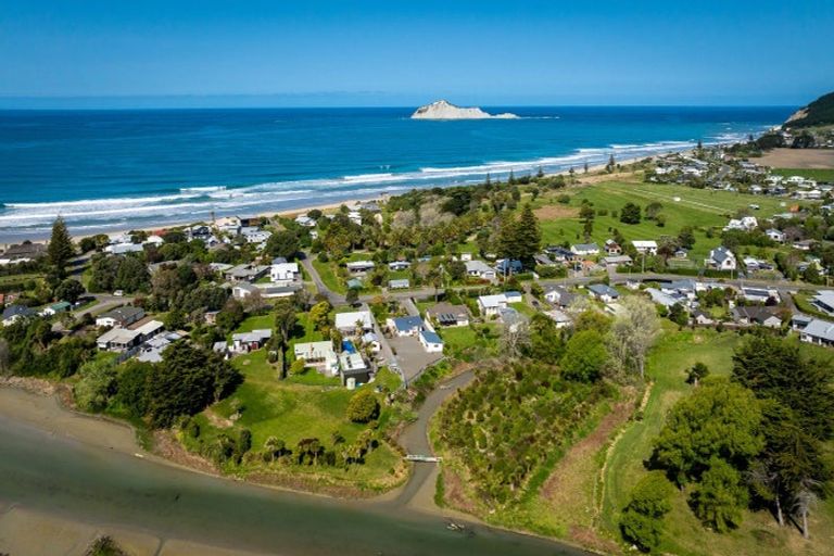 Photo of property in 36 Airini Road, Waimarama, Havelock North, 4294