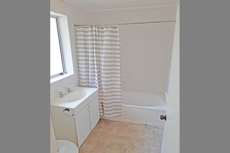 Photo of property in 42 Mildmay Road, Henderson, Auckland, 0610