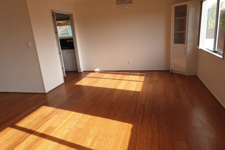 Photo of property in 2/171 Bruce Mclaren Road, Henderson, Auckland, 0612