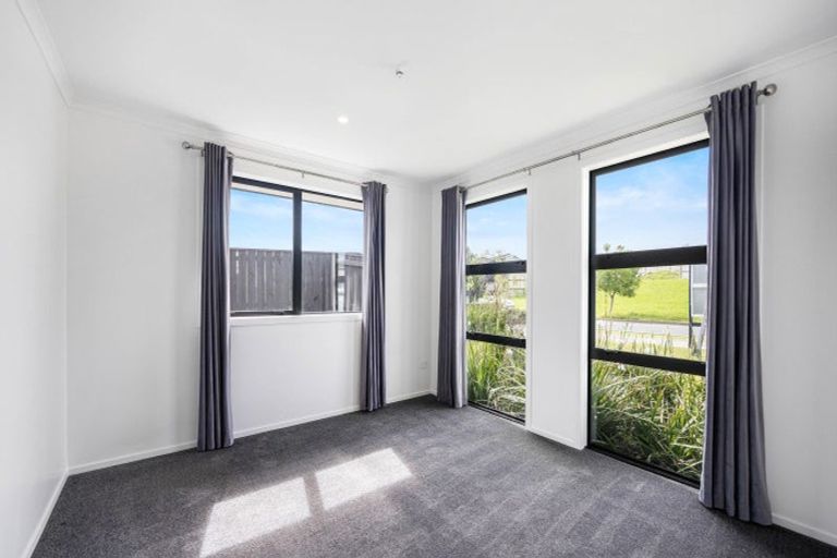 Photo of property in 19 Tahuna Minhinnick Drive, Glenbrook, Waiuku, 2681